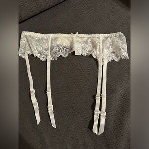 White garter belt. Brand new